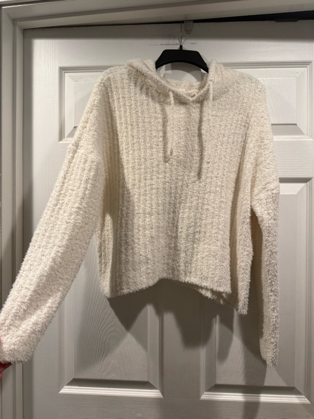 SO Cream Textured Hooded Pullover Sweater. Size large